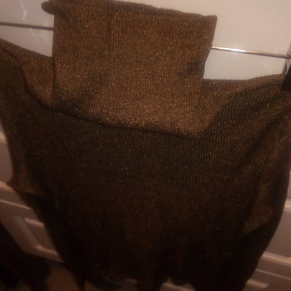 Copper Shimmer Turtleneck Sweater - Picture 2 of 4
